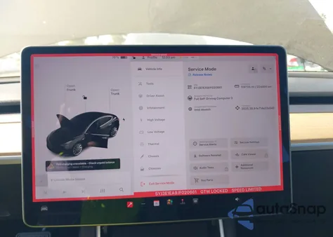 2018 Tesla Model 3 Long Range/Mid Range z USA, uszkodzony, nr VIN 5YJ3E1EA9JF020661